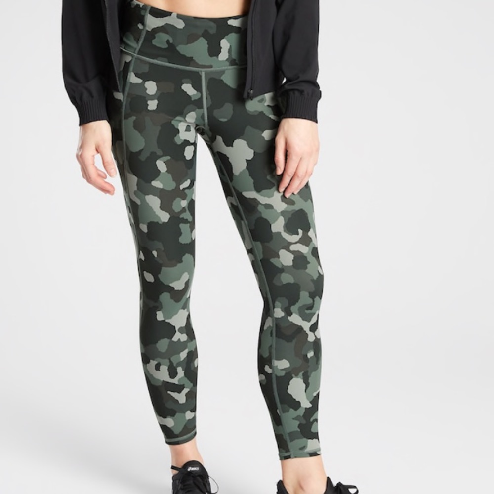 Athleta Lightning Camo 7/8 Tight in SuperSonic